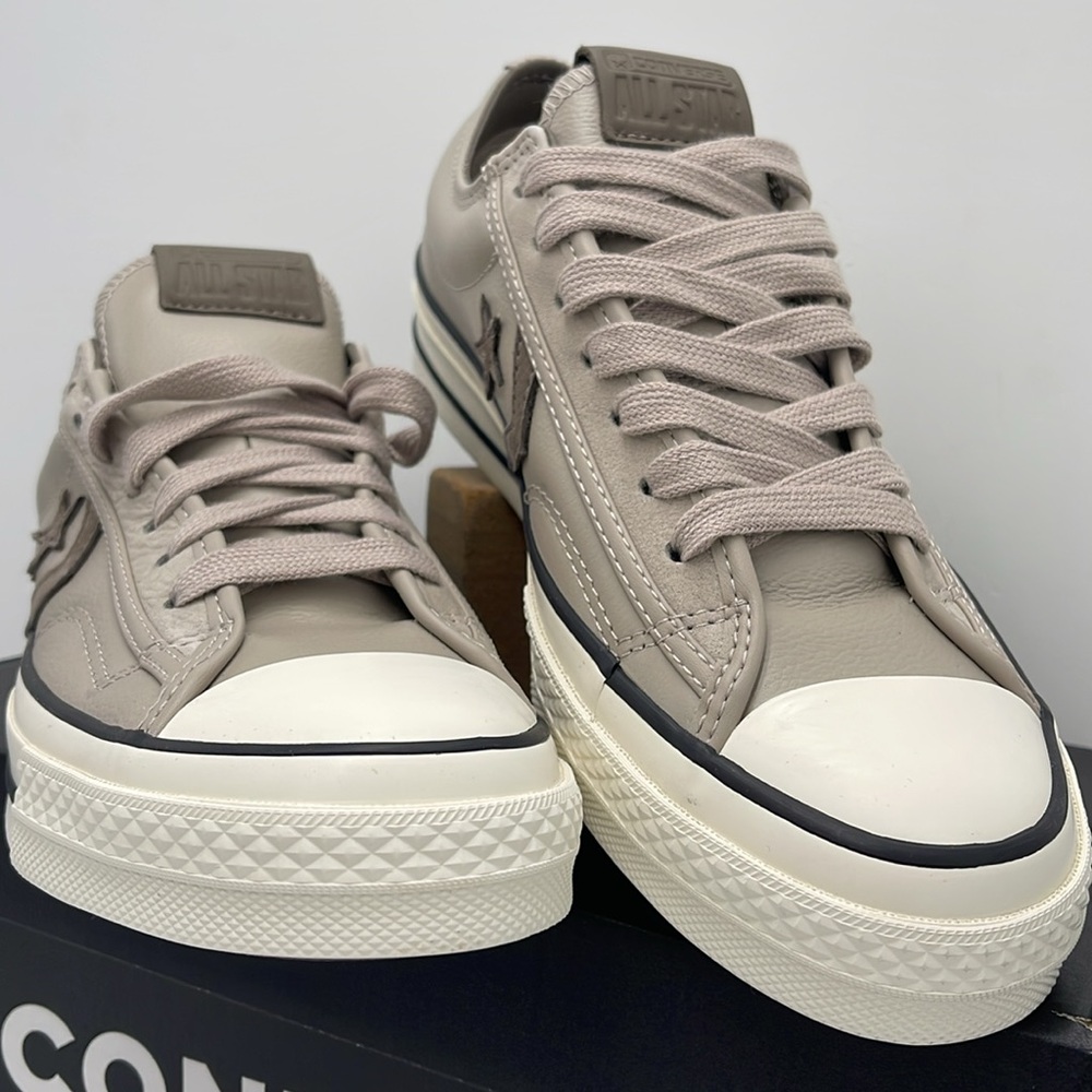 Converse Men’s STAR PLAYER 76 OX
PAPYRUS/CLASSIC TAUPE/EGRET A12405C Leat… - Picture 6 of 16
